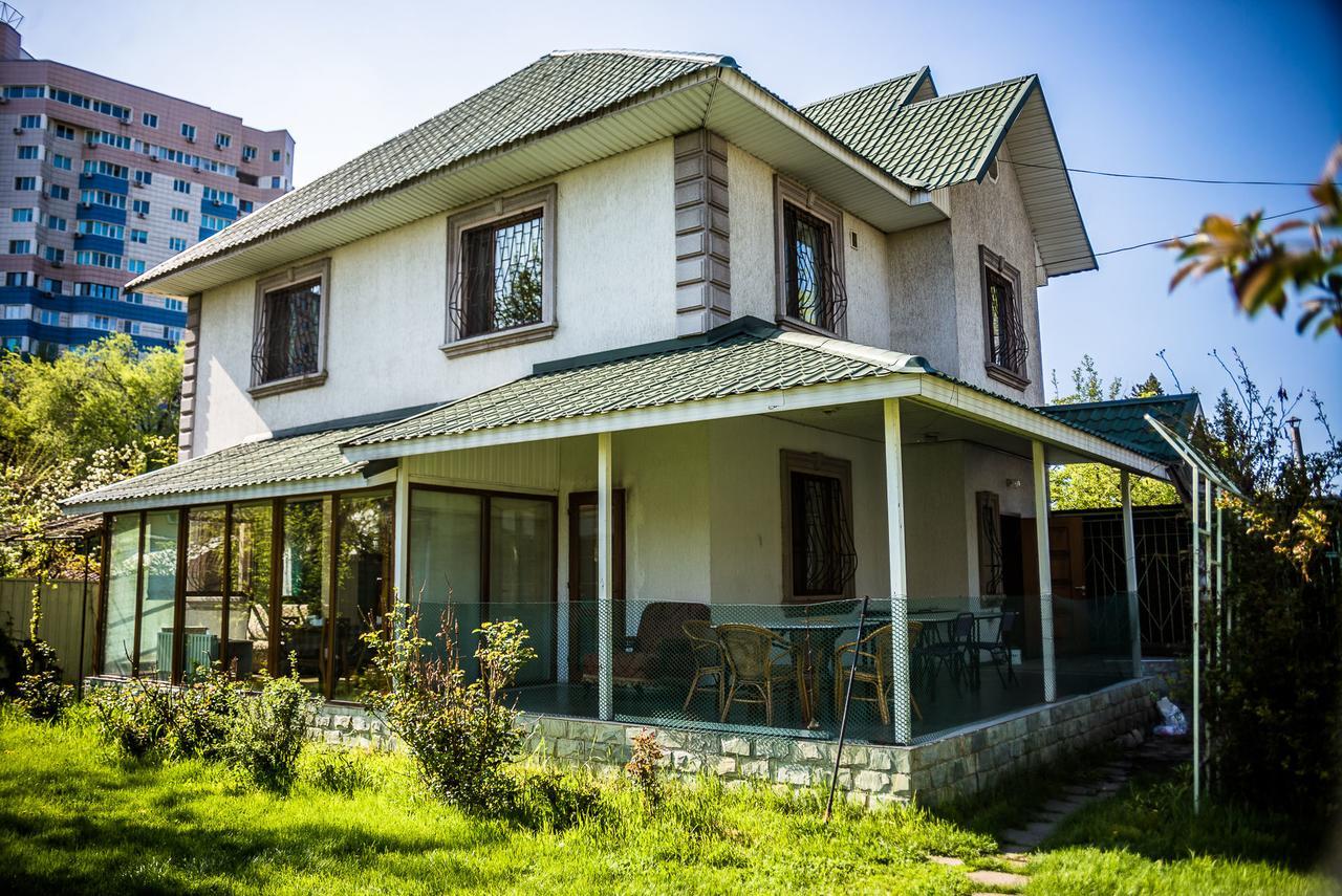 "European" Backpackers Hostel In อัลมาตี ภายนอก รูปภาพ