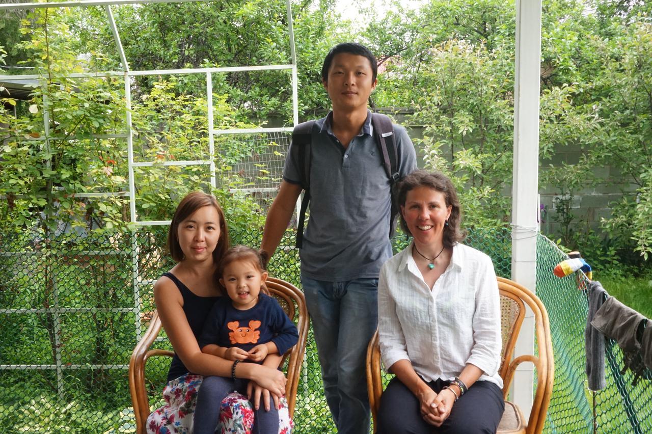 "European" Backpackers Hostel In อัลมาตี ภายนอก รูปภาพ