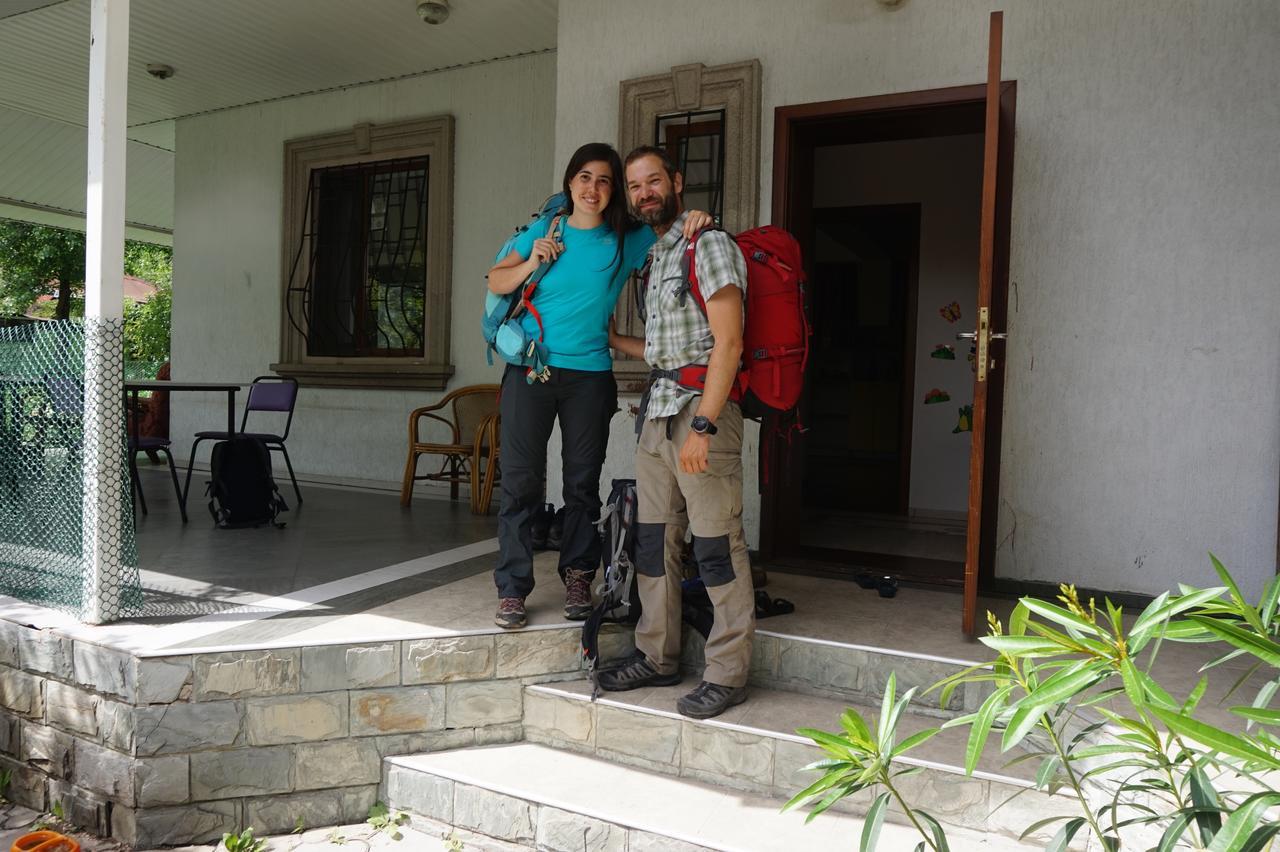 "European" Backpackers Hostel In อัลมาตี ภายนอก รูปภาพ