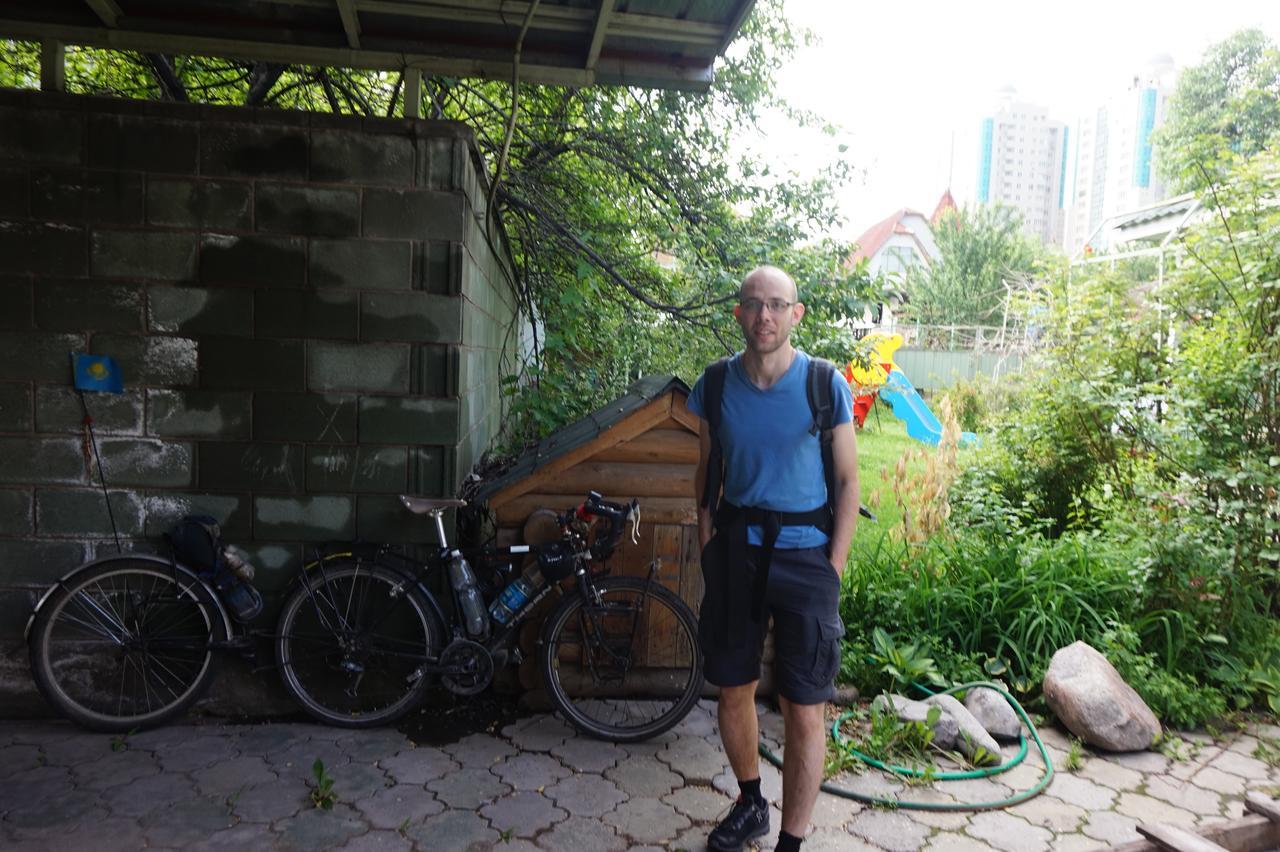 "European" Backpackers Hostel In อัลมาตี ภายนอก รูปภาพ