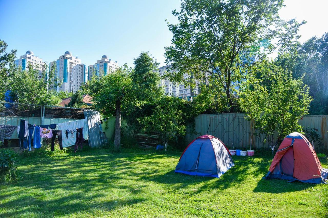 "European" Backpackers Hostel In อัลมาตี ภายนอก รูปภาพ