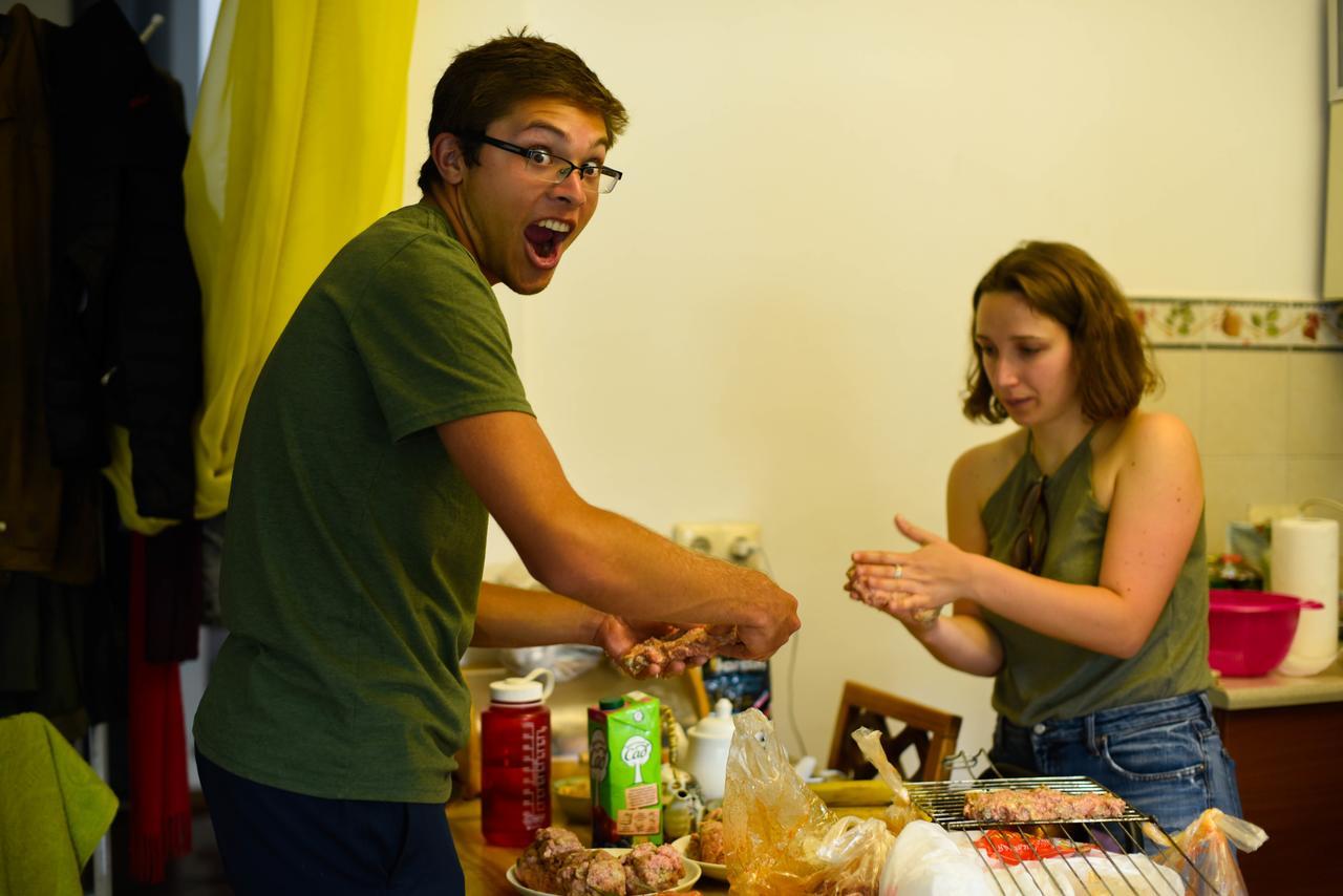 "European" Backpackers Hostel In อัลมาตี ภายนอก รูปภาพ