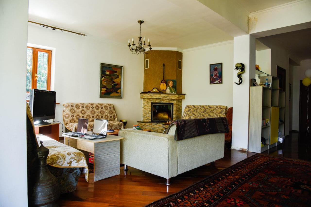 "European" Backpackers Hostel In อัลมาตี ภายนอก รูปภาพ