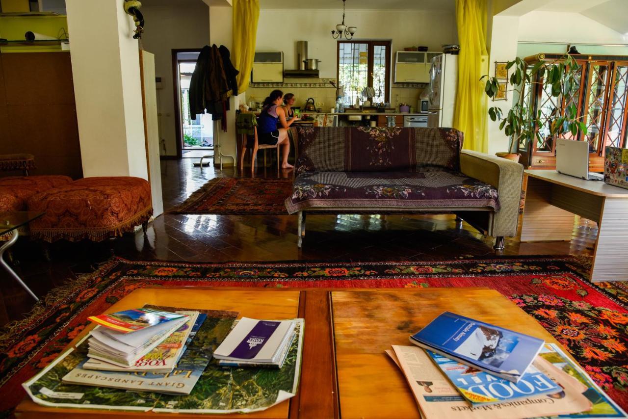 "European" Backpackers Hostel In อัลมาตี ภายนอก รูปภาพ