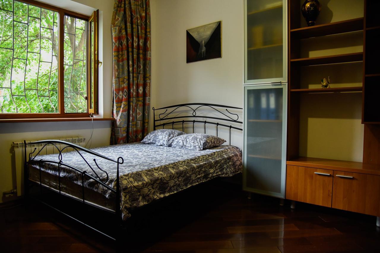 "European" Backpackers Hostel In อัลมาตี ภายนอก รูปภาพ